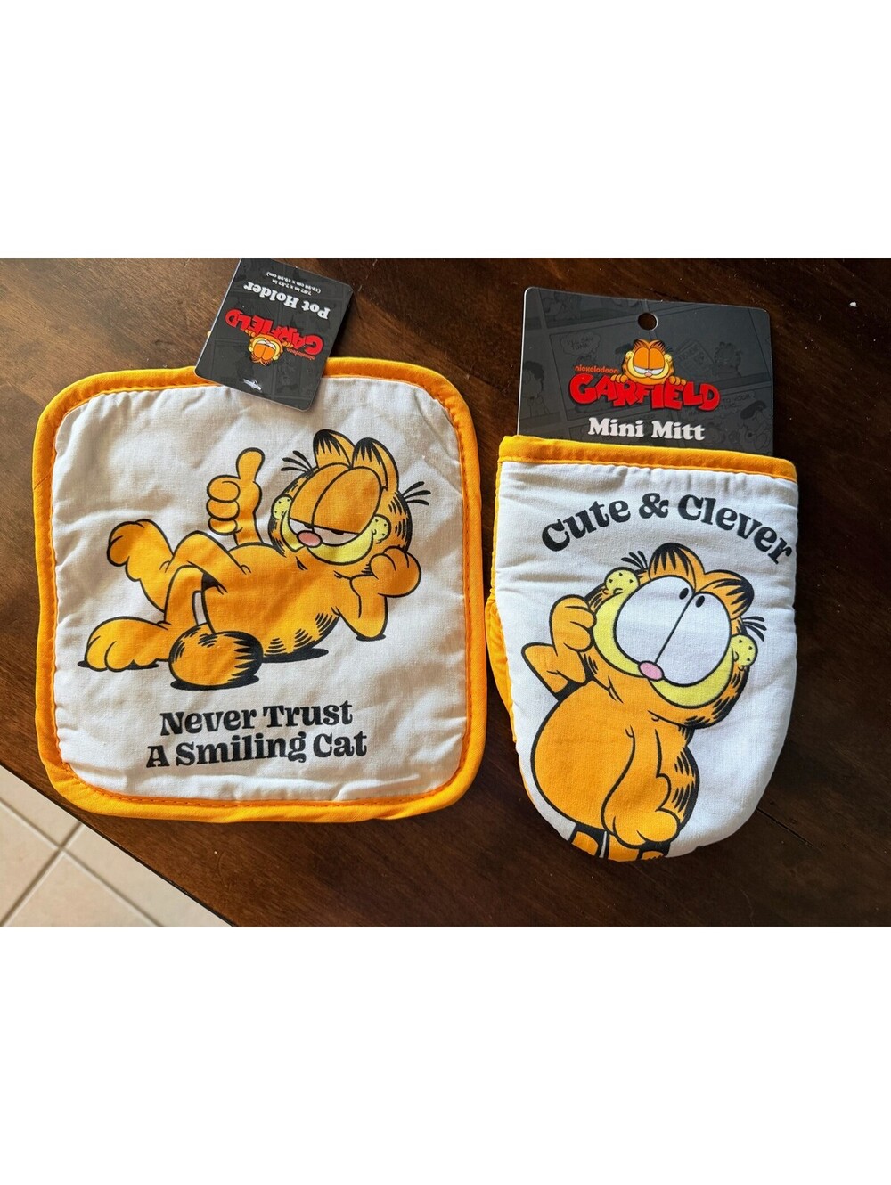 Nickelodeon Garfield 2 Piece Kitchen Set Pot Holder and Mini Mitt